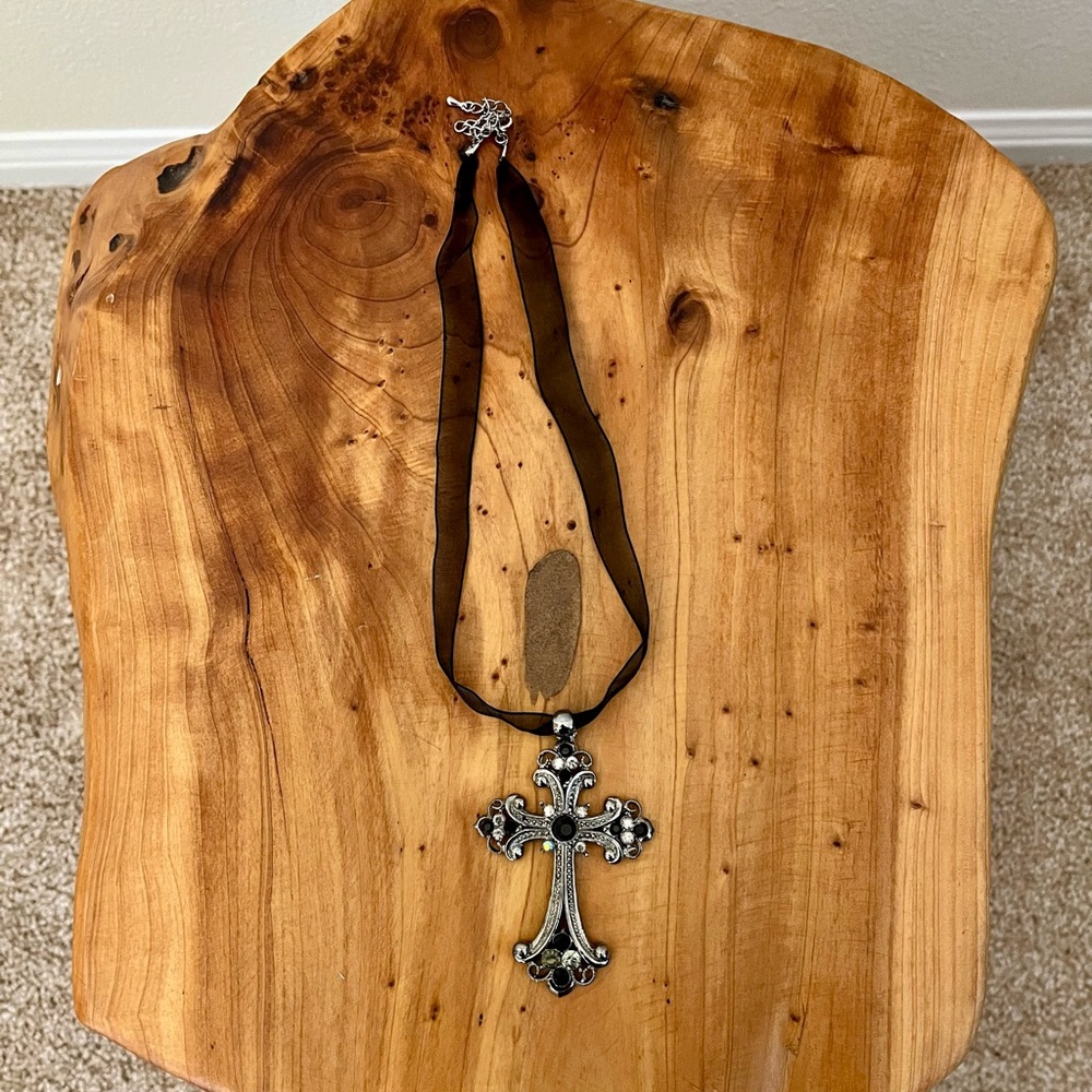 Elegant Silver Cross Pendant Necklace
